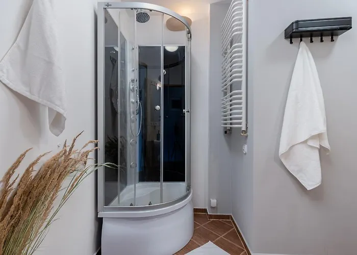 Flat With Cosy Attic - Castle Round The Corner - By Upstairs