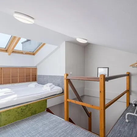 Flat With Cosy Attic - Castle Round The Corner - By Upstairs *