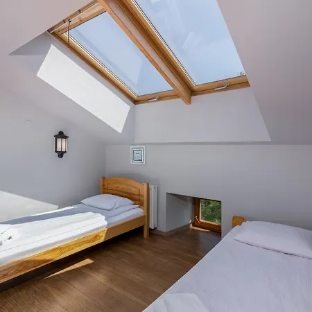Apartman Flat With Cosy Attic - Castle Round The Corner - By Upstairs Krakkó