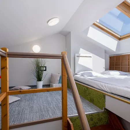 Flat With Cosy Attic - Castle Round The Corner - By Upstairs *