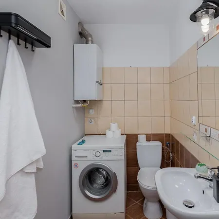 Apartman Flat With Cosy Attic - Castle Round The Corner - By Upstairs Krakkó
