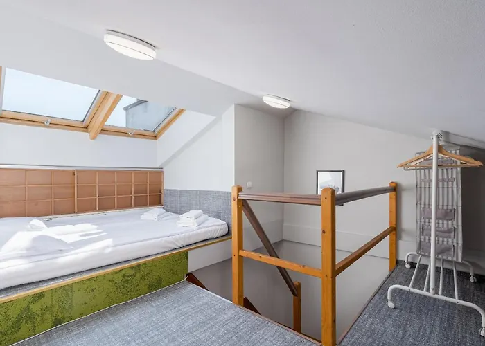 Flat With Cosy Attic - Castle Round The Corner - By Upstairs *