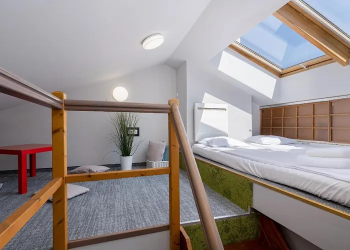 Flat With Cosy Attic - Castle Round The Corner - By Upstairs *