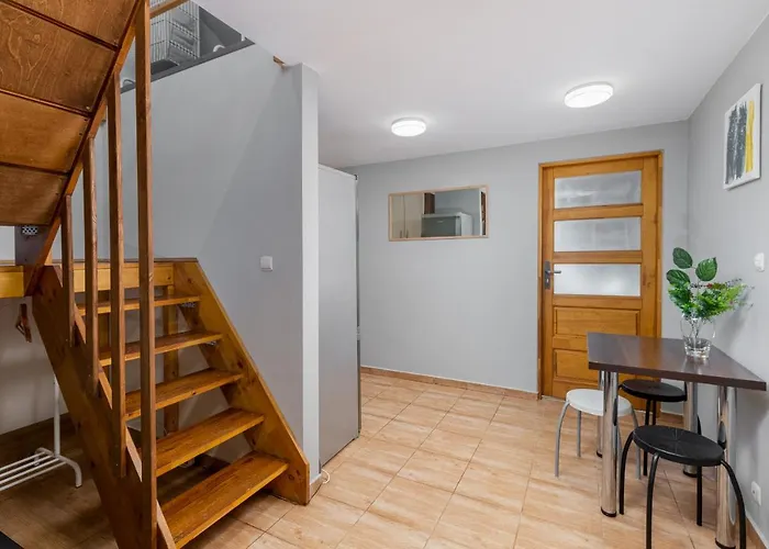 Apartment Flat With Cosy Attic - Castle Round The Corner - By Upstairs *