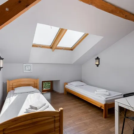 Flat With Cosy Attic - Castle Round The Corner - By Upstairs *