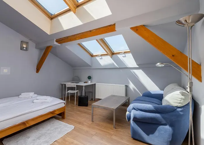 Flat With Cosy Attic - Castle Round The Corner - By Upstairs Apartman