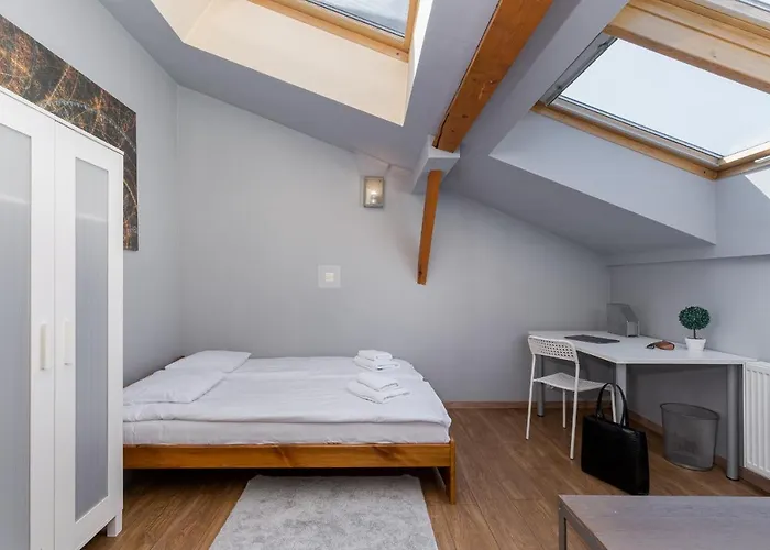 Flat With Cosy Attic - Castle Round The Corner - By Upstairs Apartman Krakkó